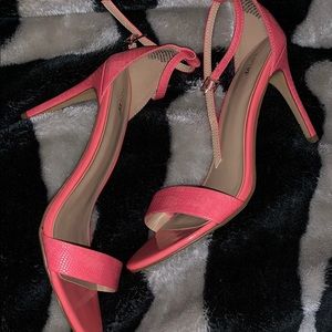 Size 10 Salmon One strap Heel
